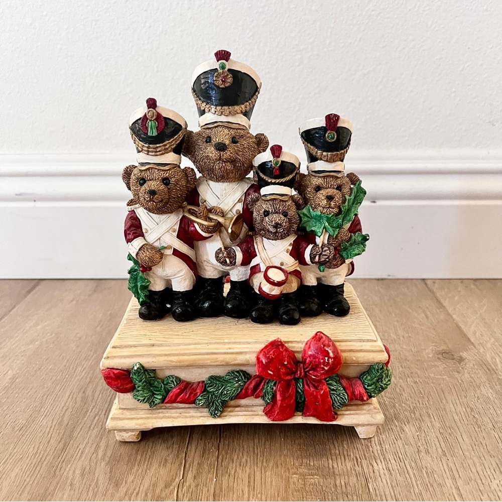 Vintage 1989 Holiday Christmas Music Box TEDDY BEAR BAND plays‎ "Deck The Halls"